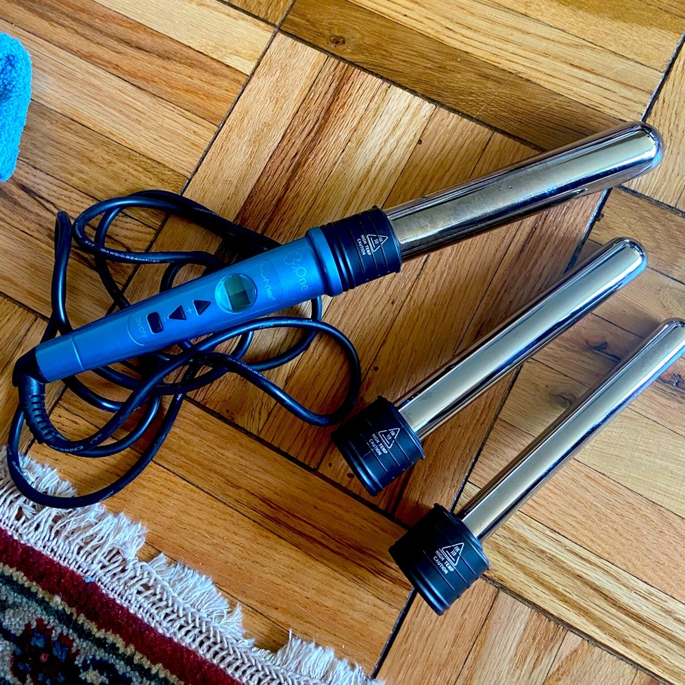 3 in 1 Curling Wand with interchangeable barrels
